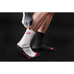 Pinarello ponožky LOGO Think Asymmetric biele/červené